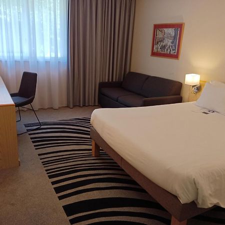 Novotel Manchester West Уорсли Экстерьер фото
