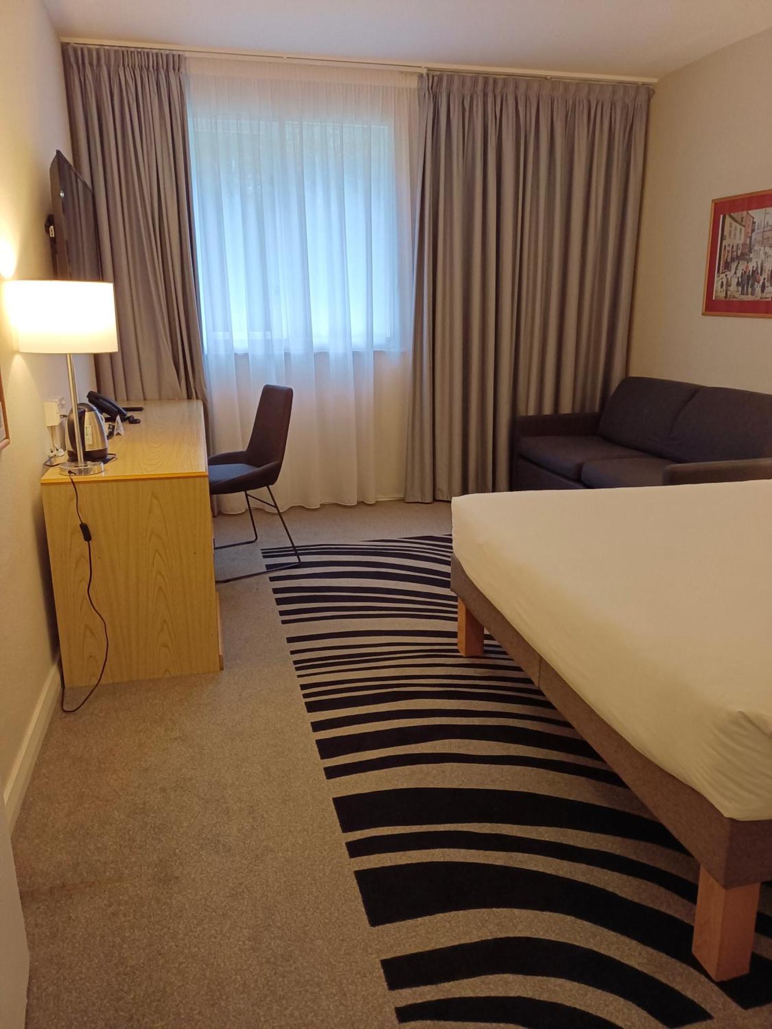 Novotel Manchester West Уорсли Экстерьер фото