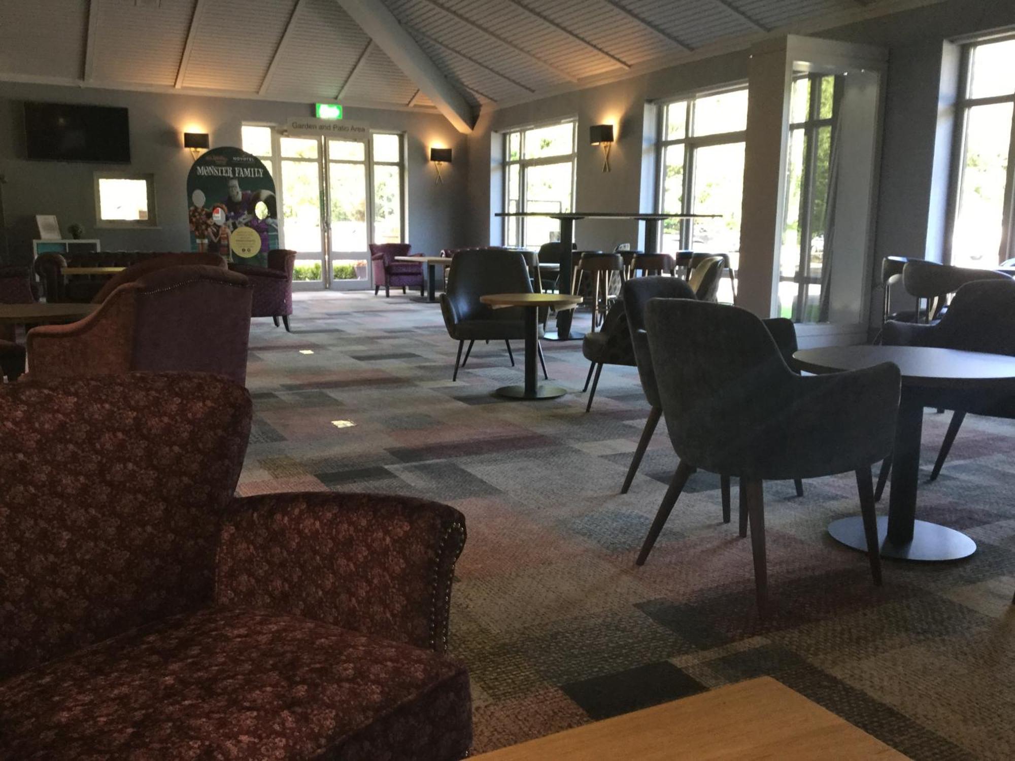 Novotel Manchester West Уорсли Экстерьер фото