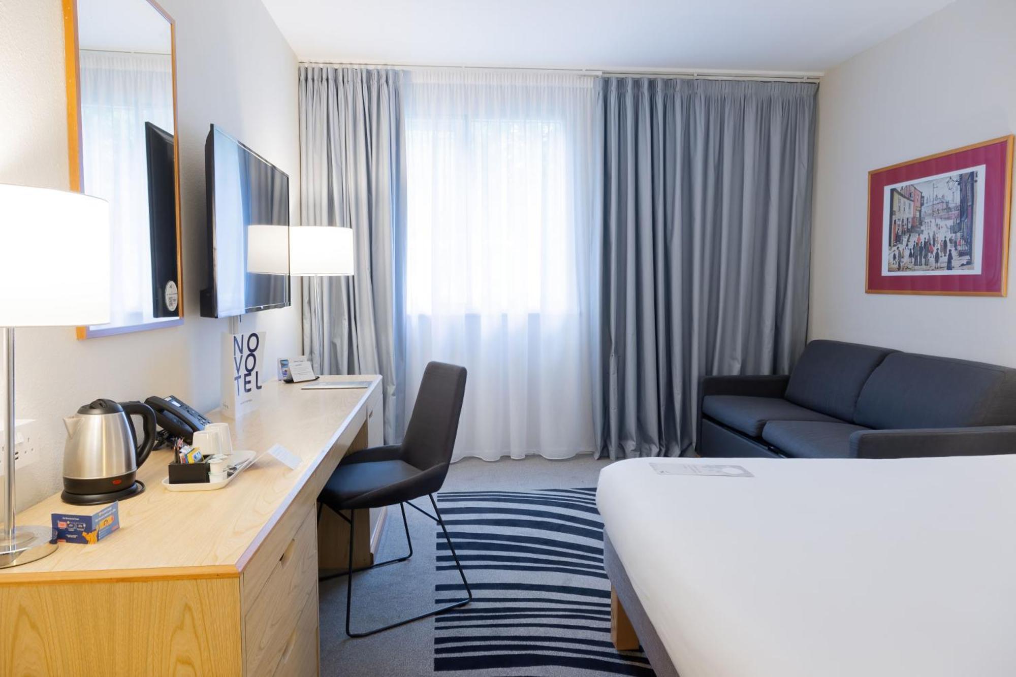 Novotel Manchester West Уорсли Экстерьер фото
