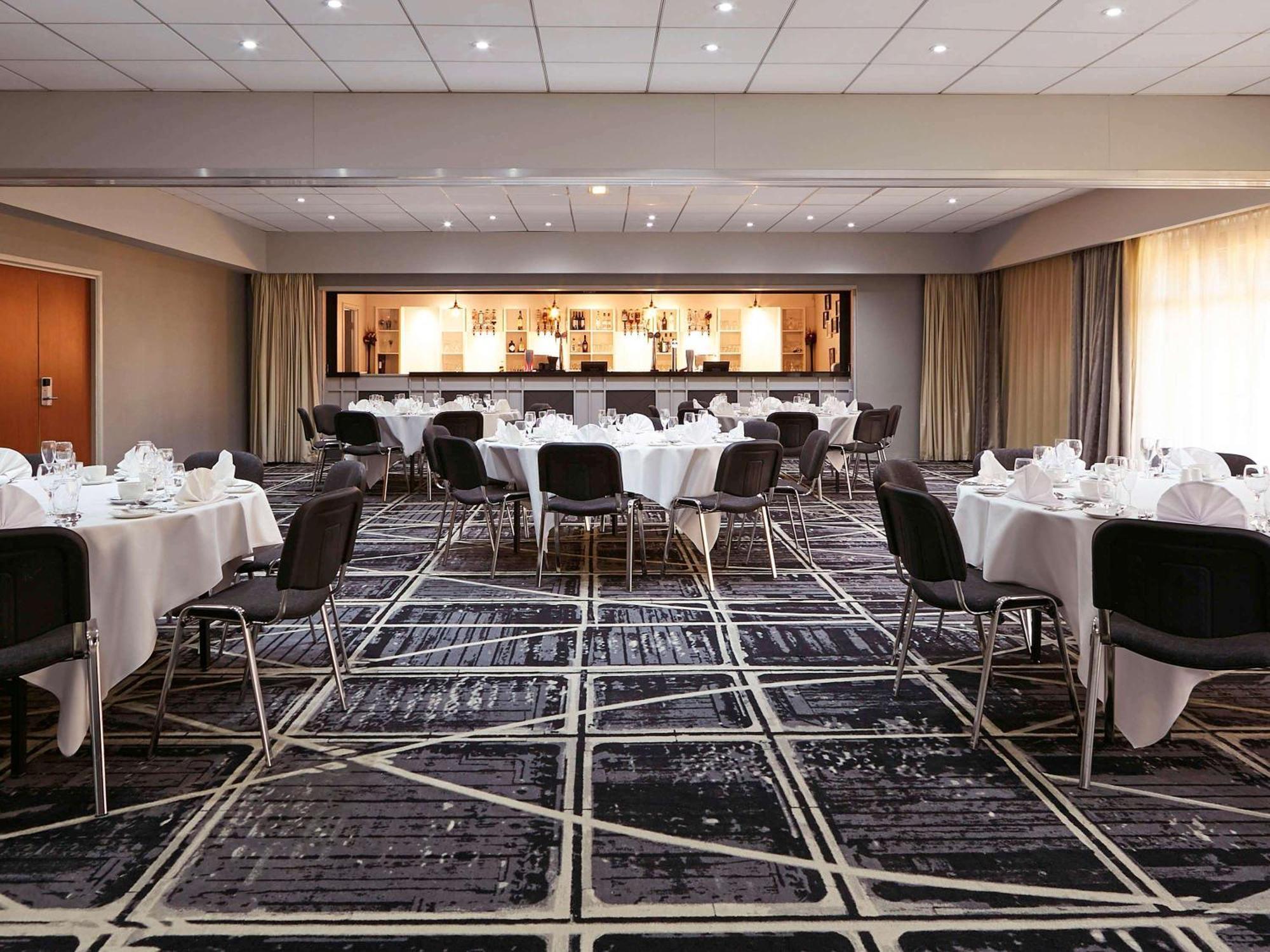 Novotel Manchester West Уорсли Экстерьер фото