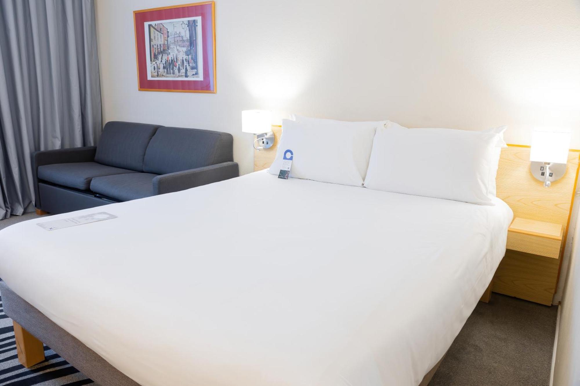 Novotel Manchester West Уорсли Экстерьер фото