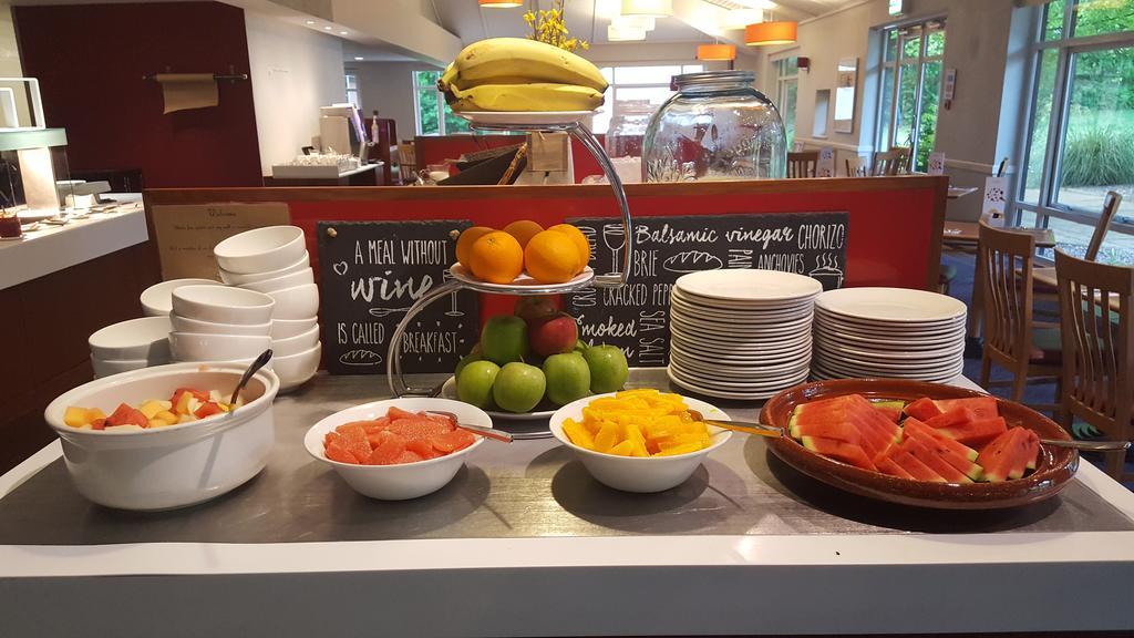 Novotel Manchester West Уорсли Экстерьер фото