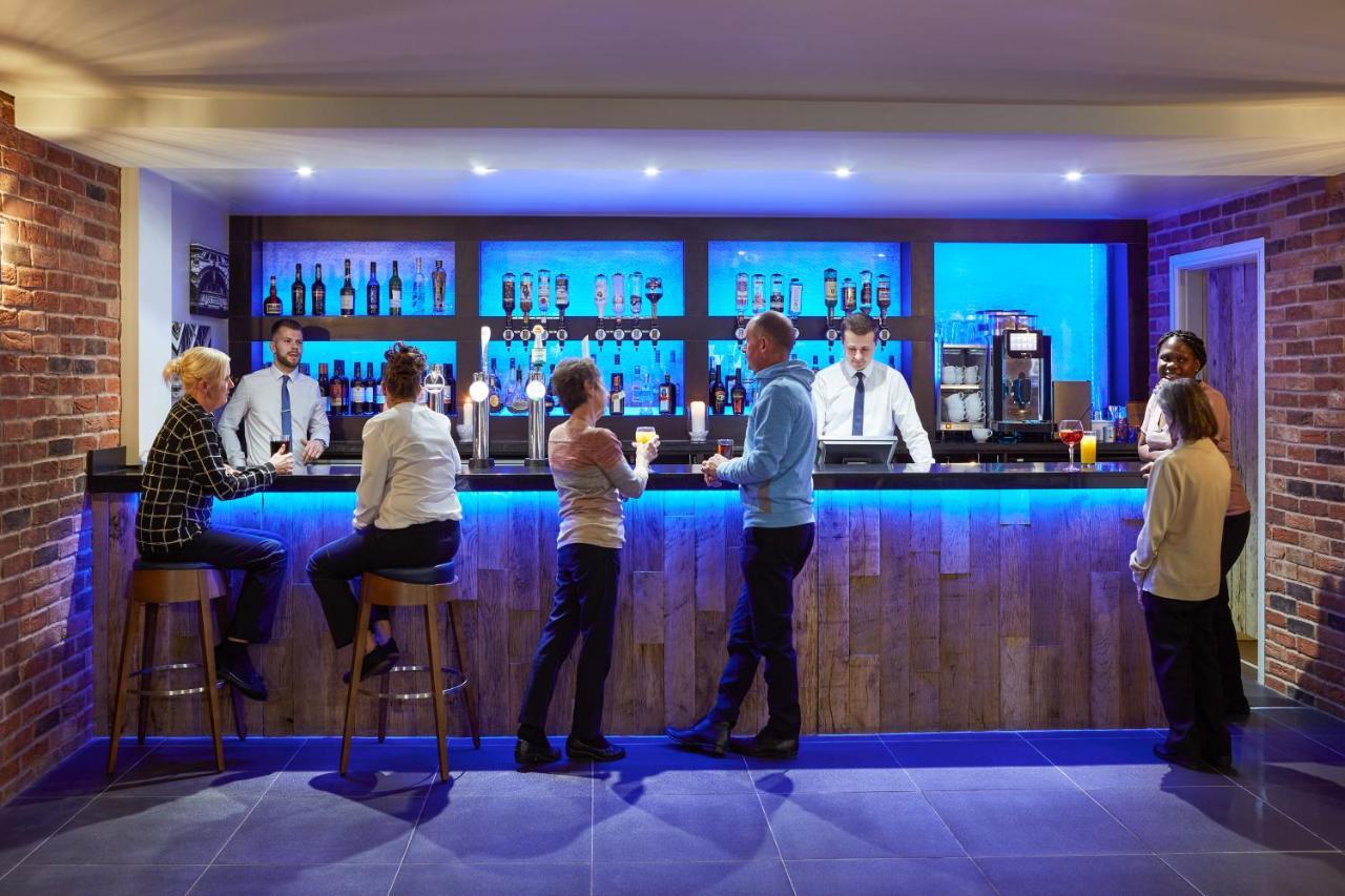 Novotel Manchester West Уорсли Экстерьер фото