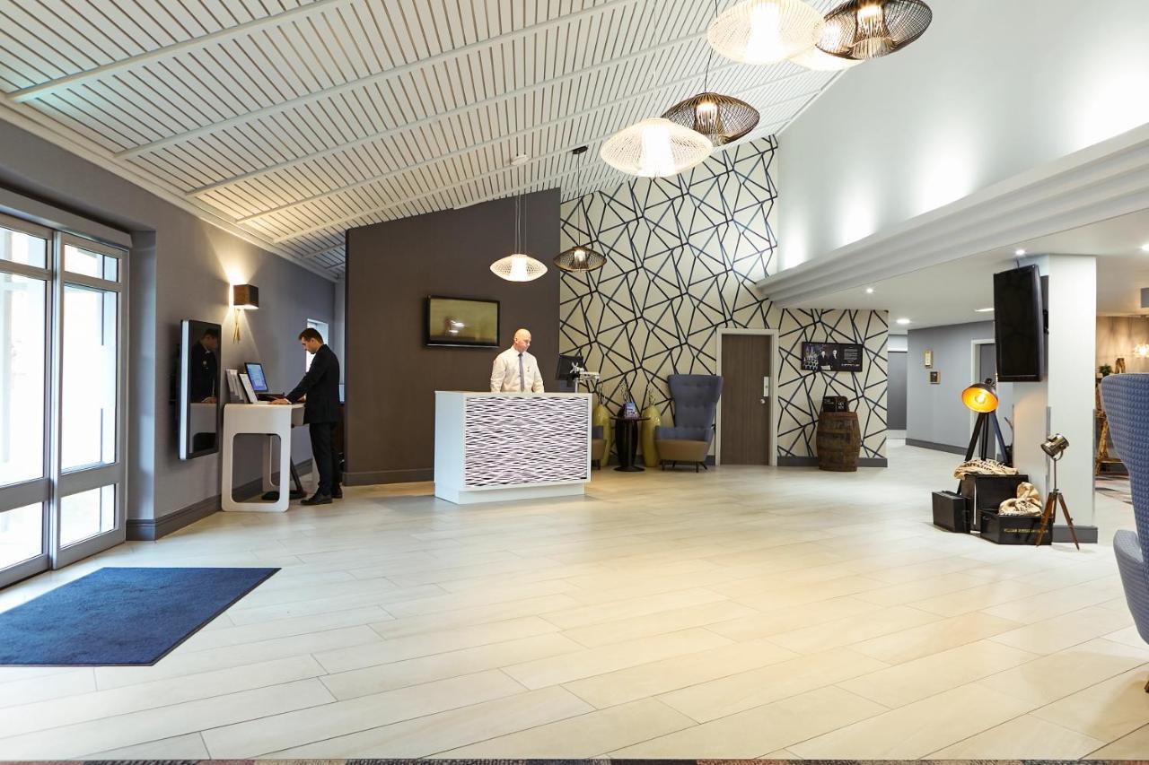 Novotel Manchester West Уорсли Экстерьер фото
